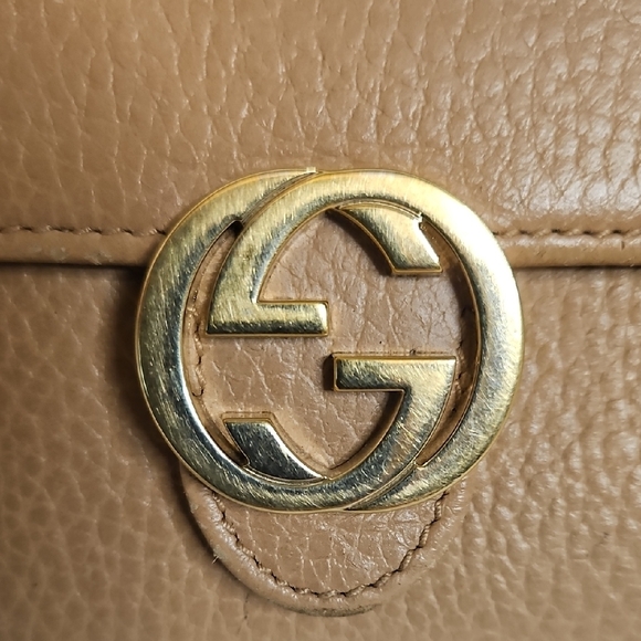 Gucci Interlocking G Bifold Wallet Tan Grained Leather Gold Tone Hardware - Picture 2 of 14
